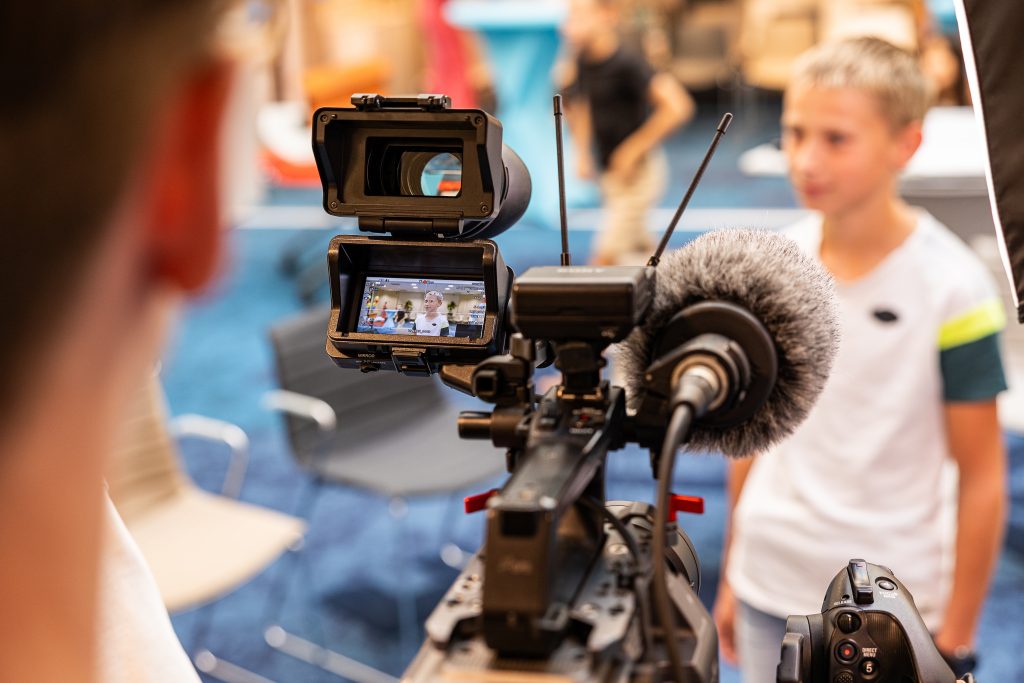 Interview jongen met camera